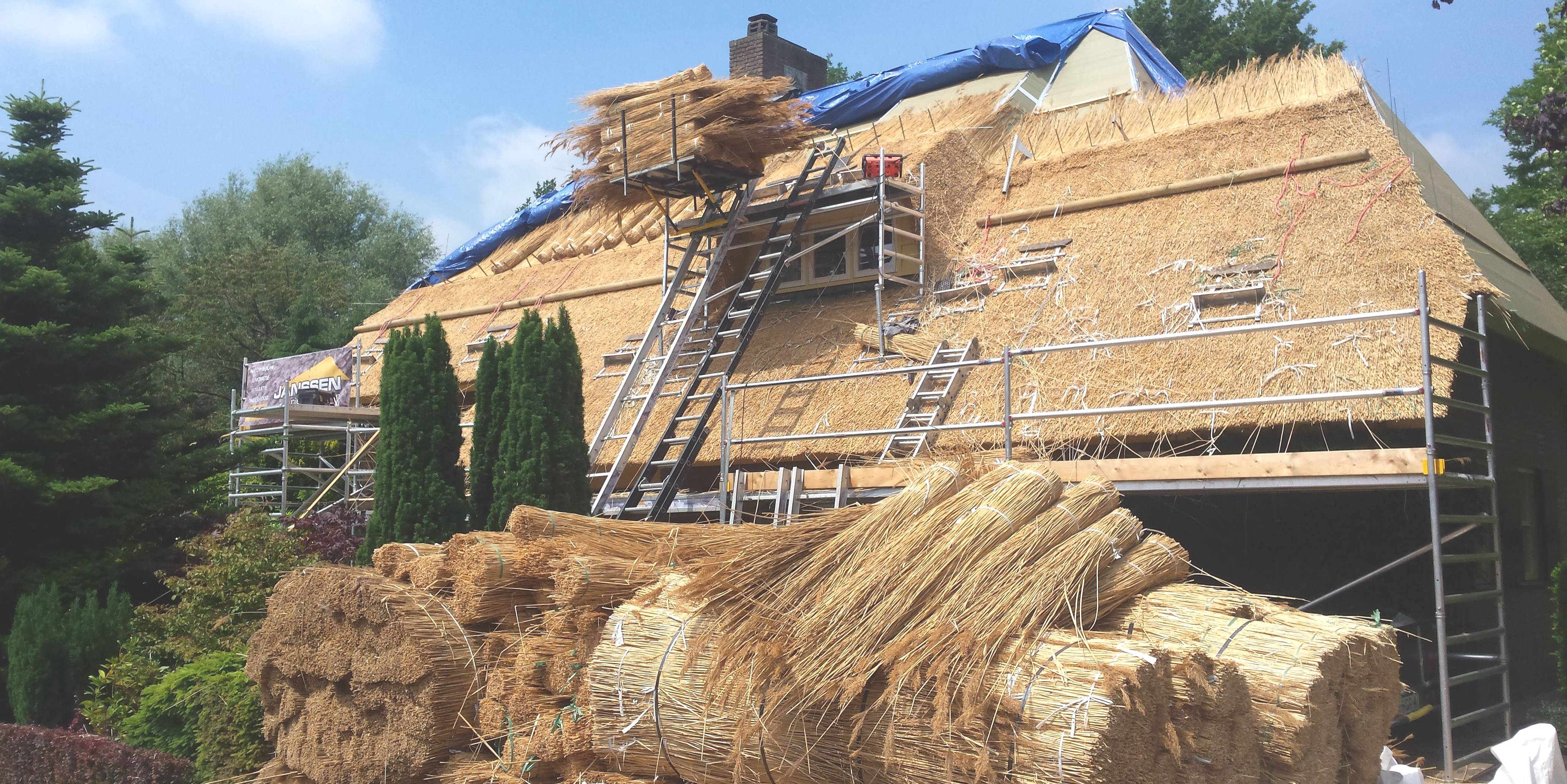 geschroefd rieten dak